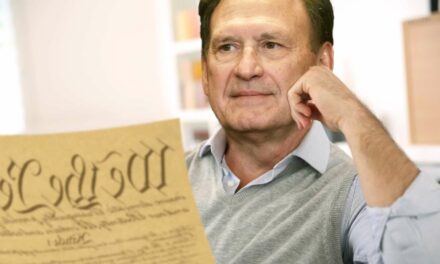 Democrats Release Damning Photo Of Justice Alito Reading The Constitution