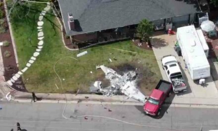Neighbors rescued four people, including two kids, out of a flaming plane that crashed in this front yard 💪