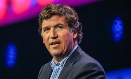 ‘Castrated robots’: Tucker Carlson dismantles liberal journalist in front of Aussie crowd