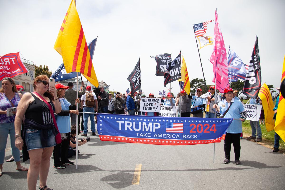 Hundreds of people showed up to welcome former President Donald Trump to San Francisco, where wealthy businessmen were holding a fundraiser for him on June 6, 2024. (Lear Zhou/The Epoch Times)