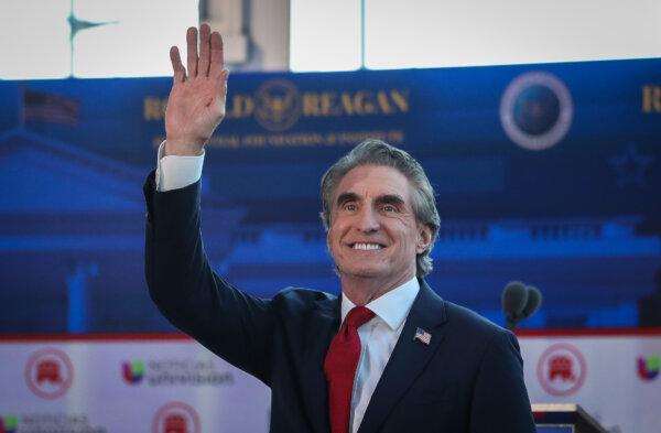 Presidential candidate Doug Burgum enters the debate area of the Ronald Reagan Presidential Library in Simi Valley, Calif., on Sept. 27, 2023. (John Fredricks/The Epoch Times)