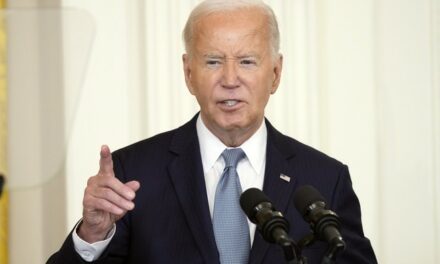Report: Biden Forgets Names of Longtime Friends at Gatherings