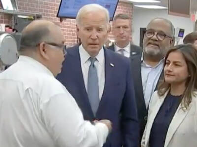 NOBODY’S HOME: Senile Biden Struggles Inside a Supermarket, Scares Staffers