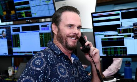 Actor Kevin Dillon’s Tesla automatically brakes inside car wash, causing 4-car accident