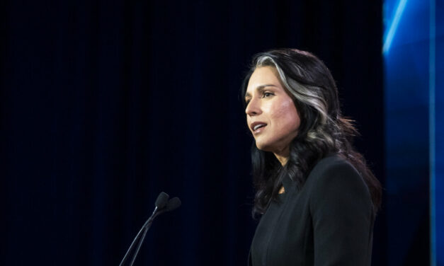 Former Democrat Tulsi Gabbard Endorses Trump