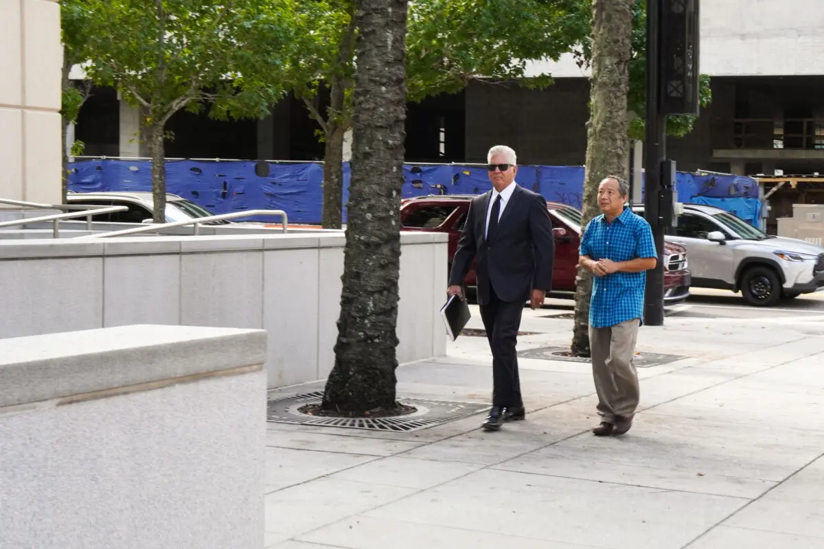 Ping Li and his lawyer Daniel Fernandez arrive at the United States District Court for the Middle District of Florida ahead of a court hearing in Tampa, Fla., on Aug. 23, 2024. (T.J. Muscaro/The Epoch Times)