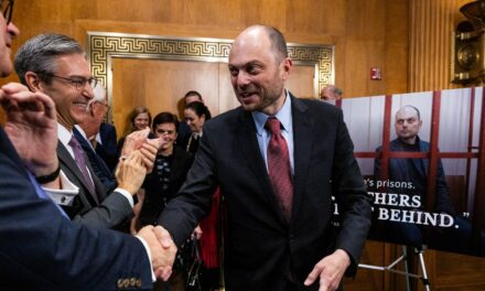 Released Russian dissident Kara-Murza visits US Congress