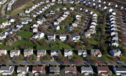 U.S. home sales surprise fall in August despite easing mortgage rates