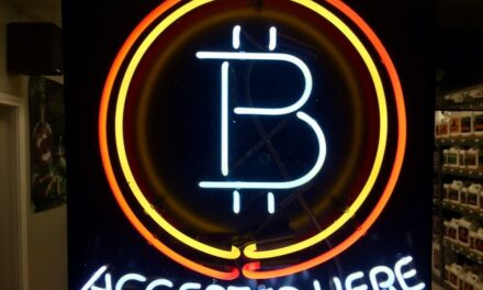 President Trump Stops by a ‘Crypto Bar’ and Buys Burgers with Bitcoin in History Making Visit