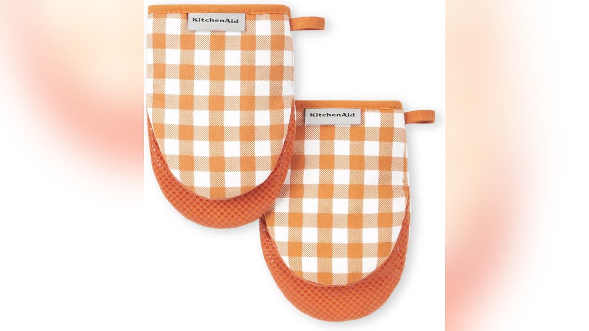 These Kitchen Aid oven mitts can add to your fall kitchen decor. 