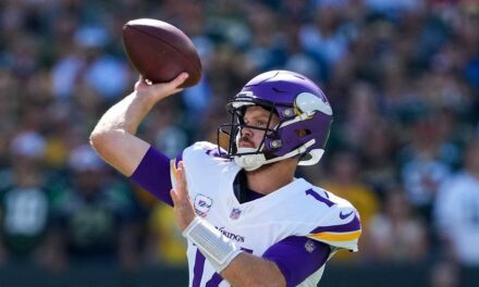 Vikings outlast Packers’ 4th-quarter desperation, defeat division foe to remain undefeated