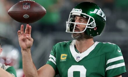 Aaron Rodgers shines in Jets’ home opener beatdown on Patriots