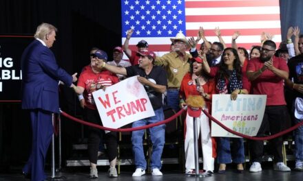 [UPDATE] Reports of Chemical Burns by Crowd ONSTAGE With Trump in Tucson. What’s Going on Here?