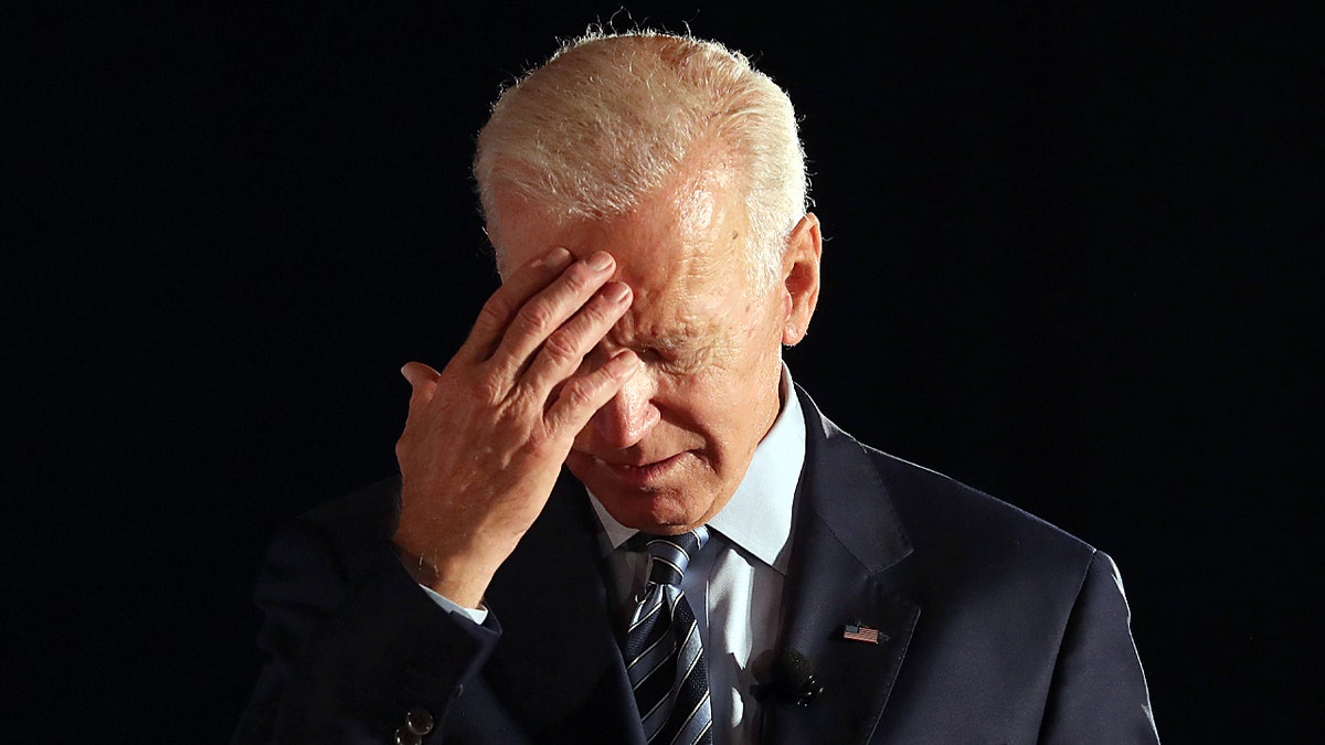 Biden-head-down