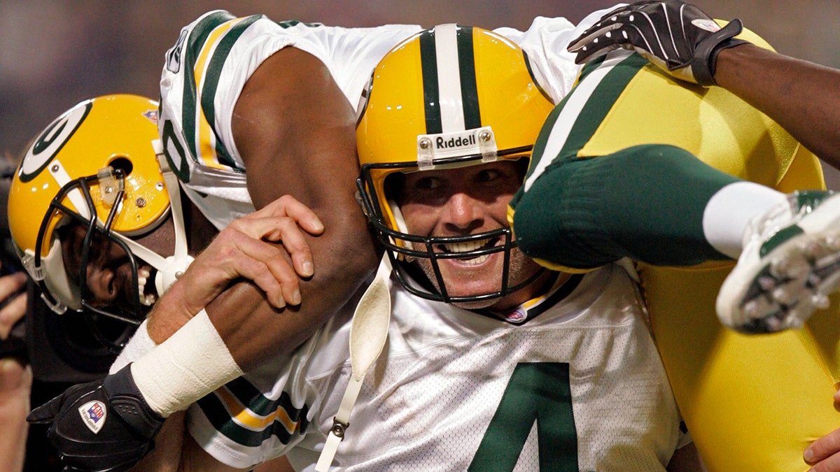 Brett Favre carries Greg Jennings