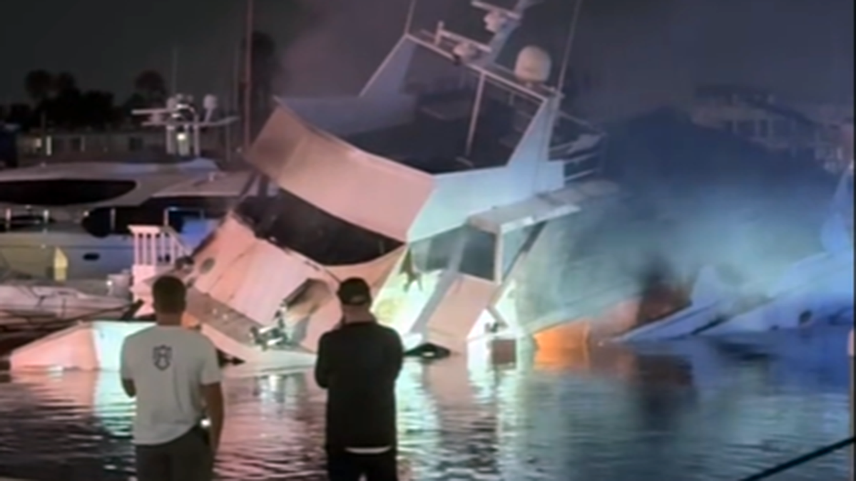 Yacht sinks in Los Angeles area