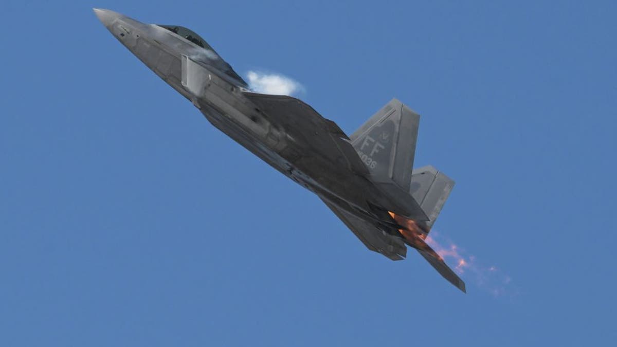 F-22 raptor flies