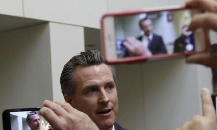 Newsom Signs Bill Restricting Smartphones in Schools