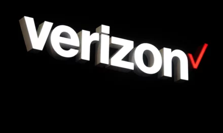 Verizon Users Report Widespread Outages Across The U.S.