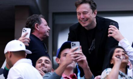 Report: Elon Musk Set To Be First Trillionaire By 2027