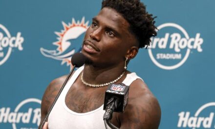 Tyreek Hill Slammed By Former NFL Star For Behavior With Police: WATCH