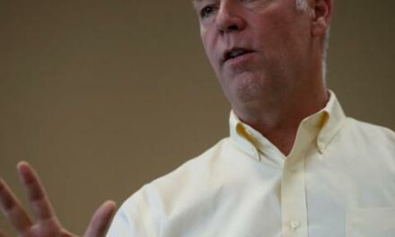 Montana Gov. Gianforte keeps pressure on schools to adopt cell phone crack downs