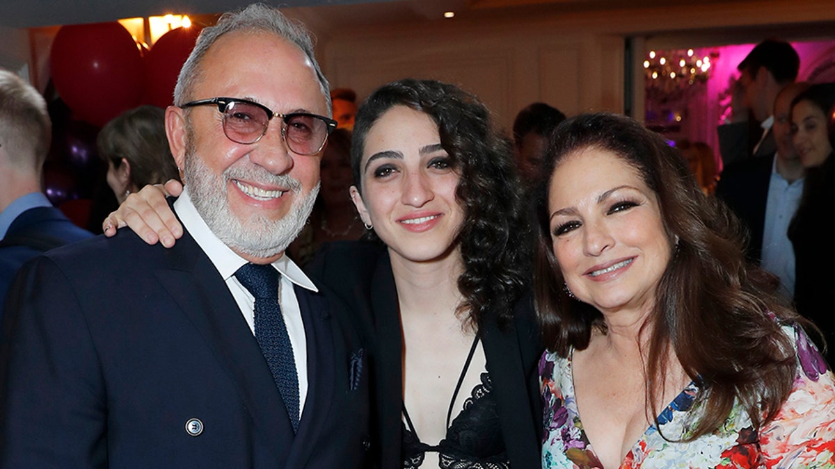 Gloria Estefan smiles with her family at event.