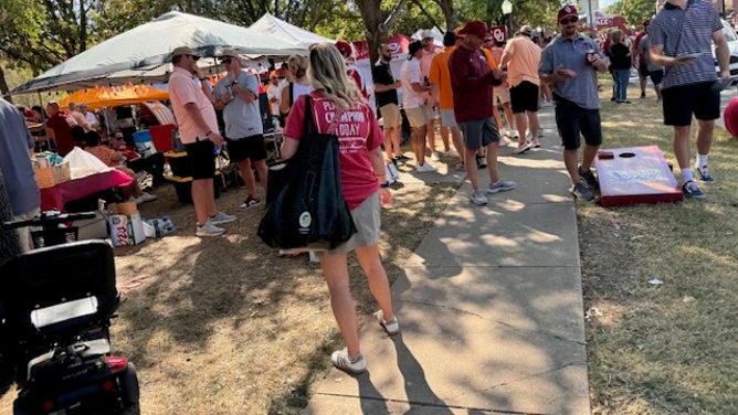 Oklahoma fans know how to tailgate, and let Tennessee fans join in on the fun. Via: Trey Wallace