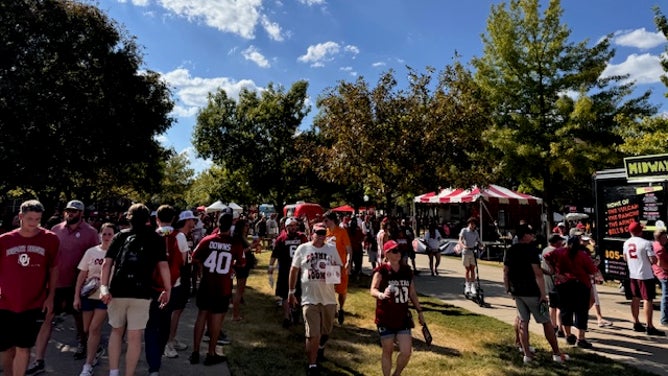 Oklahoma fans know how to tailgate, and let Tennessee fans join in on the fun. Via: Trey Wallace