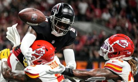 NFL fans furious as refs avoid throwing flag in crucial moment of Falcons-Chiefs game