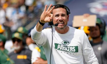 Packers head coach goes wild on refs, flagged for unsportsmanlike conduct during blowout