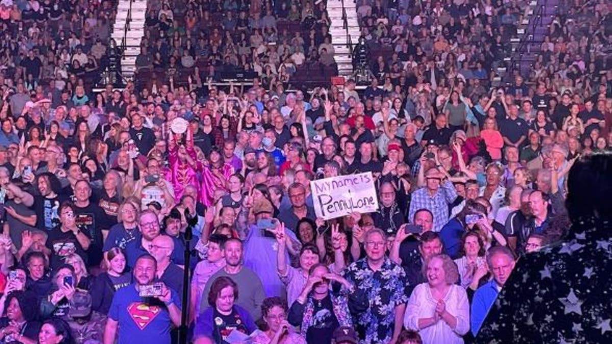 Audience at Ringo Starr show in Connecticut