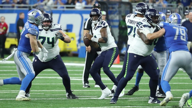 Seattle Seahawks QB Geno Smith drops back to pass against the Detroit Lions. (Kirthmon F. Dozier-USA TODAY NETWORK)