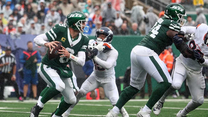 New York Jets QB Aaron Rodgers rolls out against the Denver Broncos at MetLife Stadium. (Vincent Carchietta-Imagn Images)