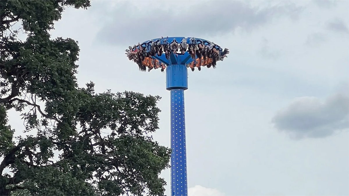 At least 30 people were left hanging upside down at an amusement park in Oregon.