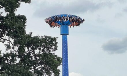 Oregon amusement park files lawsuit against ride manufacturer after it leaves guests hanging upside down