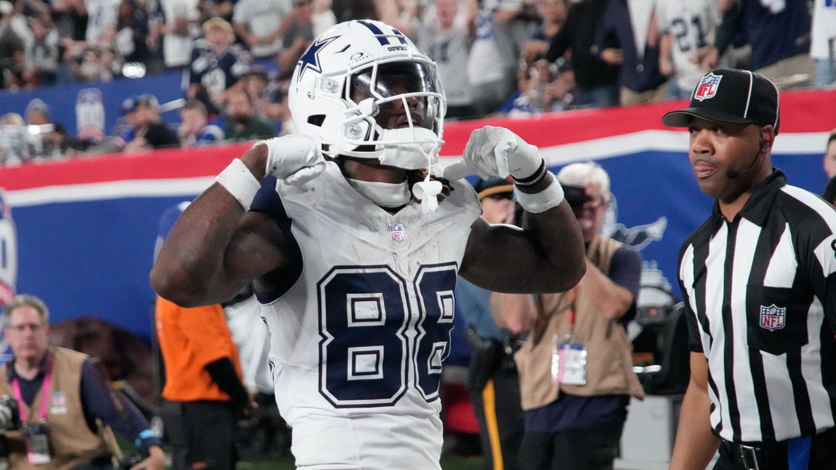 CeeDee Lamb celebrating touchdown