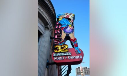 Couple Gives Nashville Bar A Show From Their Hotel Window Directly Across The Street