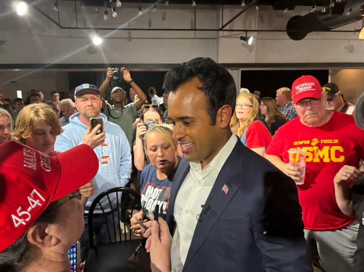 Former Republican presidential candidate and Ohio tech entrepreneur Vivek Ramaswamy talks to attendees of a town hall in Springfield, Ohio, on Sept. 19, 2024. (Jeff Louderback/The Epoch Times)