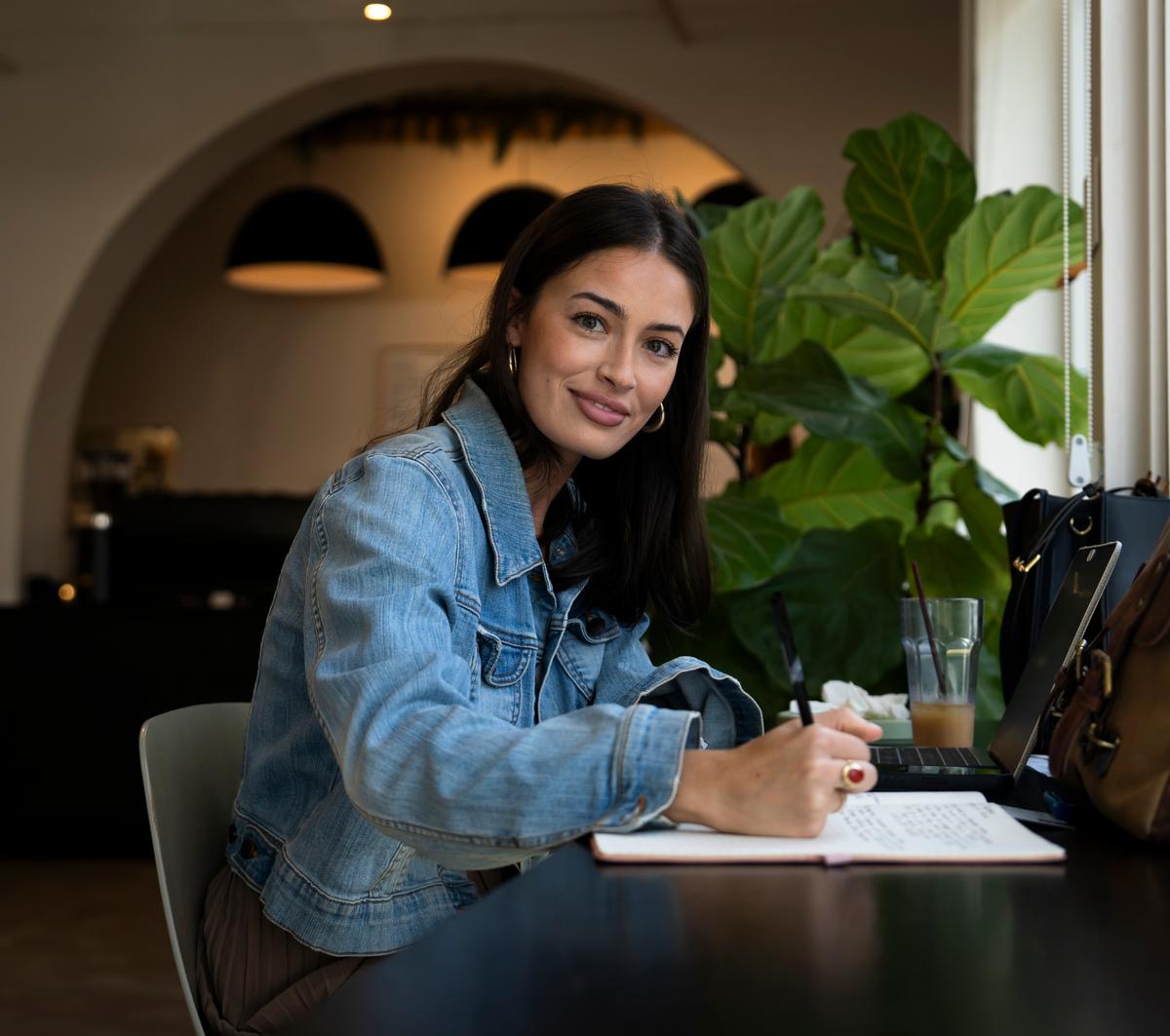 Rosie Gibbons at Origin coffee bar in Savannah, Ga., on Aug. 29, 2024. (Madalina Vasiliu/The Epoch Times)