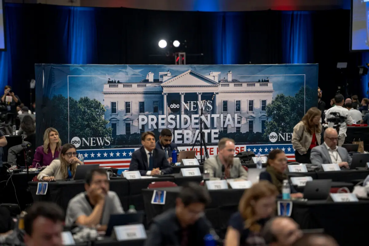 Members of the press watch the presidential debate between Republican nominee former President Donald J. Trump and Democratic nominee Vice President Kamala Harris in Philadelphia, Pa., on Sept. 10, 2024. (Madalina Vasiliu/The Epoch Times)