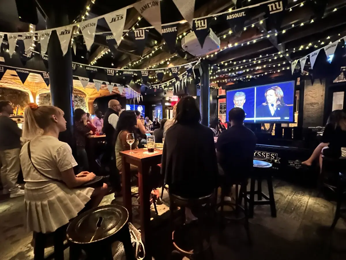 A presidential debate watch party at the Ulysses bar on Stone Street in Manhattan on Sept. 10, 2024 (Courtesy of Juliette Fairley)