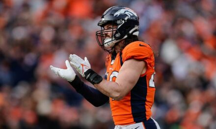 Broncos linebacker Alex Singleton played 3 full quarters of game with torn ACL