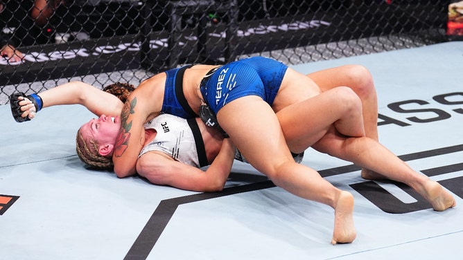 ufc fighter ailin perez twerks in opponents face