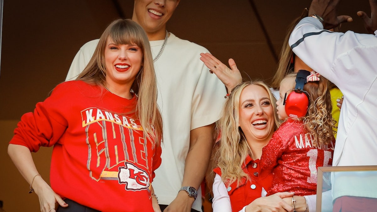 Taylor Swift and Brittany Mahomes