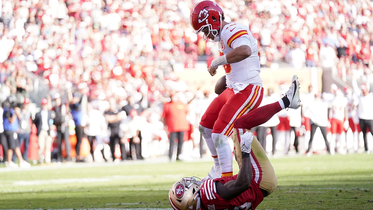 Patrick Mahomes scores a touchdown