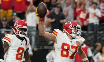 Travis Kelce scores first regular-season TD in nearly a year, helps Chiefs maintain undefeated record