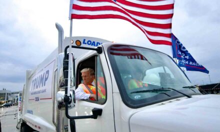 Trump just rolled up in a Wisconsin garbage truck “in honor of Kamala and Joe Biden” 🤣