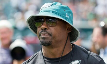 NFL legend Brian Dawkins reflects on marching in 5K with US veterans for suicide prevention: ‘Honor for me’