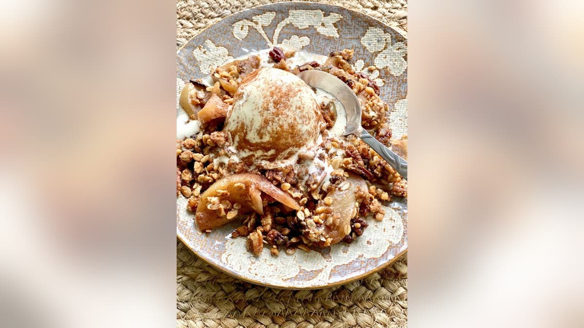 When done, the apple crisp can be served with vanilla ice cream for all those who desire that sweet, cold touch. 